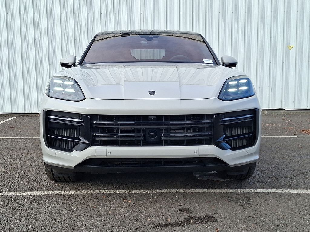2025 Porsche Cayenne Coupe Turbo E-Hybrid - Photo 6