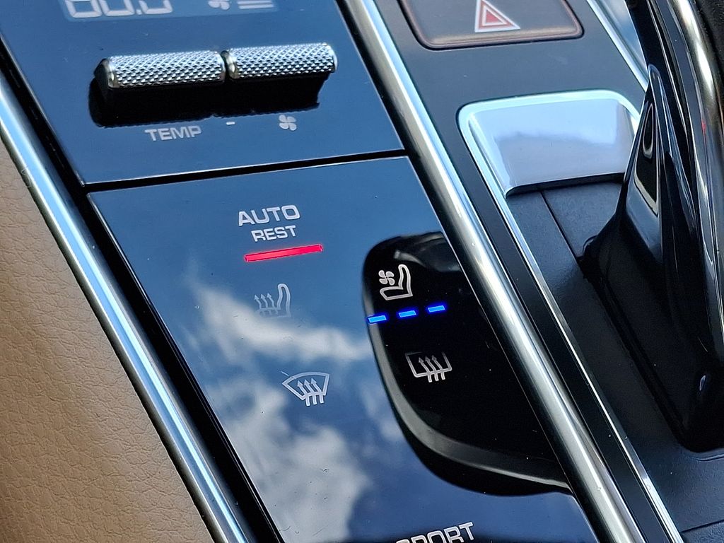 2022 Porsche Panamera - Photo 25