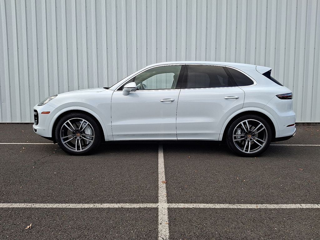 2022 Porsche Cayenne Turbo photo 2