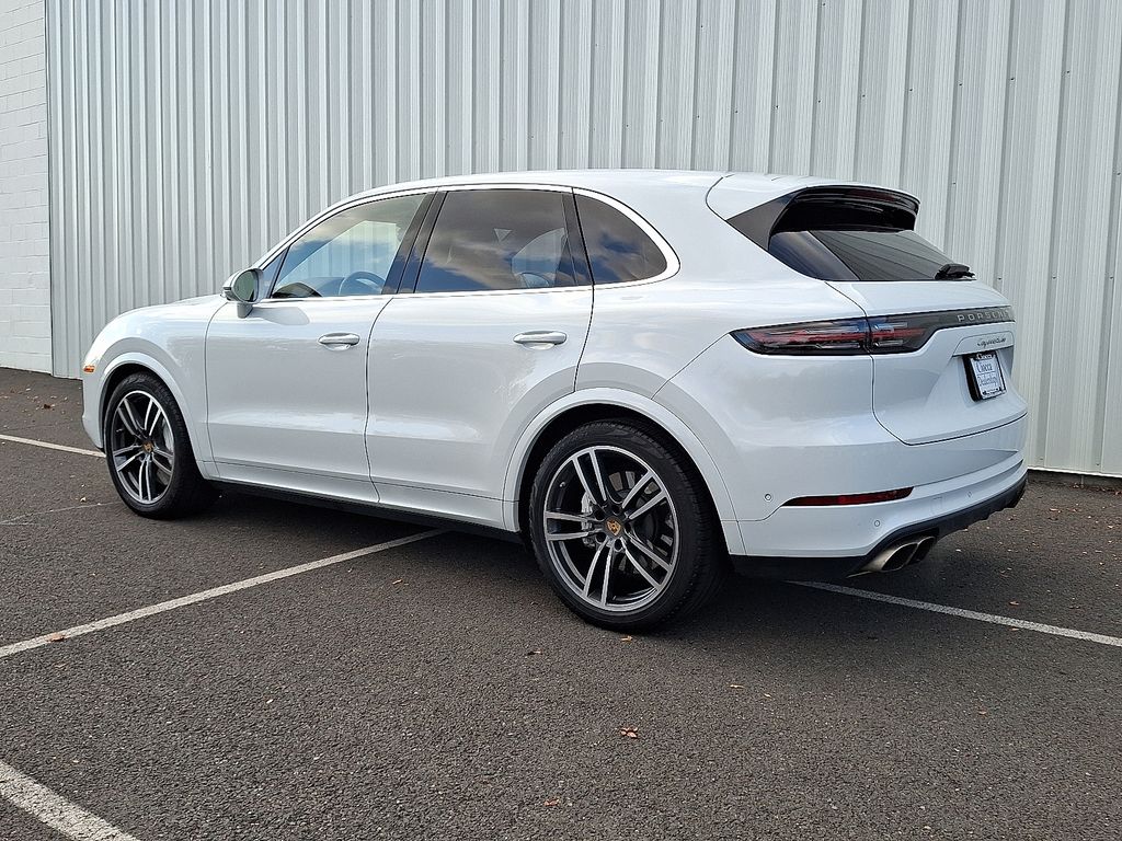 2022 Porsche Cayenne Turbo photo 3