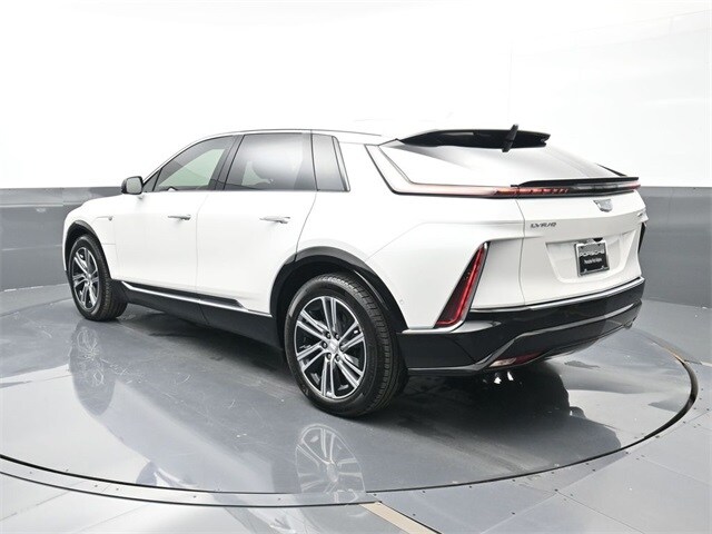 2025 Cadillac Lyriq Luxury photo 3