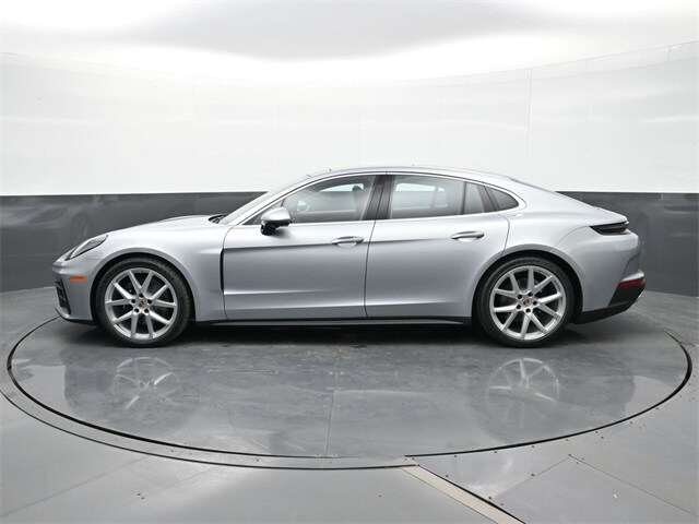 2025 Porsche Panamera 4 photo 2