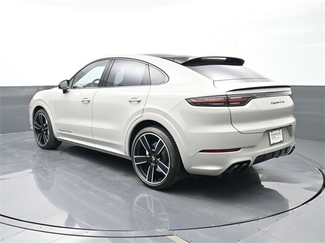 2022 Porsche Cayenne Coupe Turbo photo 3