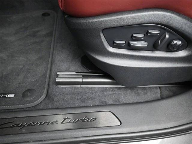 2025 Porsche Cayenne Turbo E-Hybrid - Photo 31