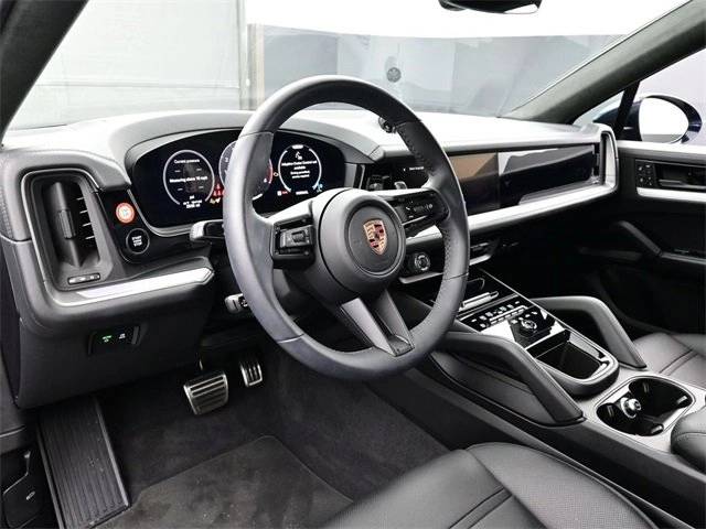 2025 Porsche Cayenne Coupe S photo 4