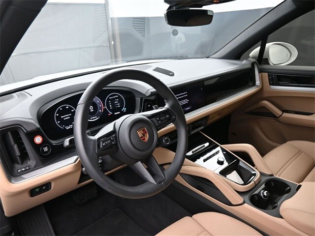 2025 Porsche Cayenne photo 4