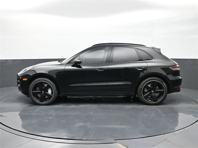 2021 Porsche Macan Turbo photo 2