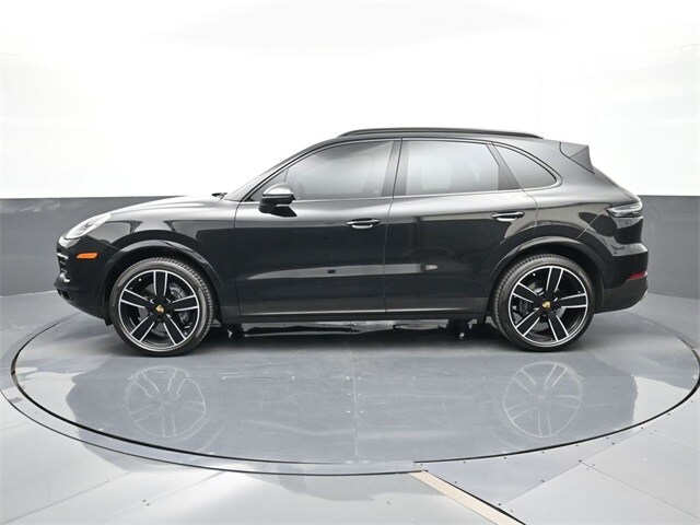 2023 Porsche Cayenne Platinum Edition photo 2