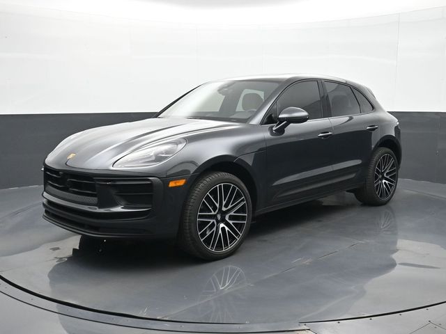 2025 Porsche Macan's photo