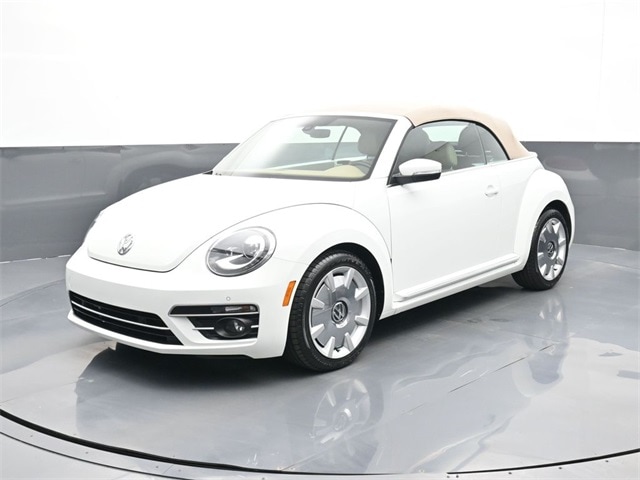 2019 Volkswagen Beetle SE's photo
