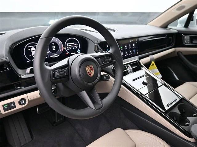 2025 Porsche Panamera 4 photo 4
