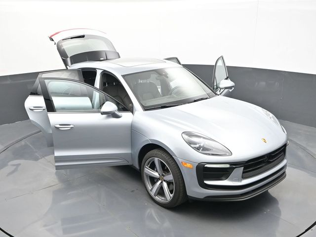 2025 Porsche Macan Base - Photo 33