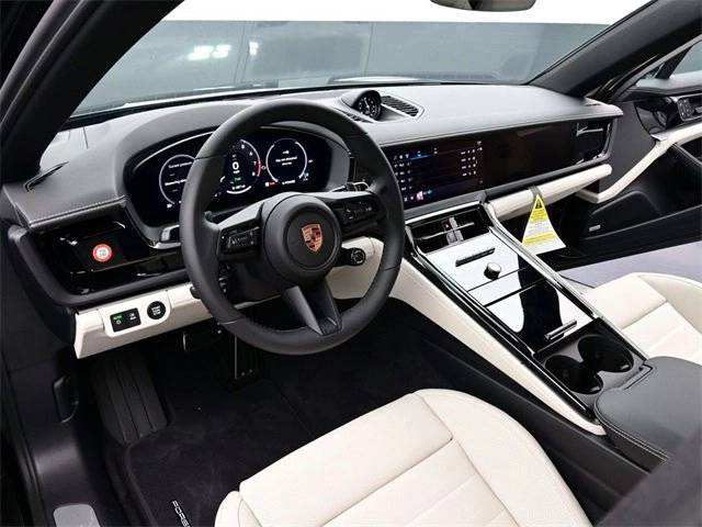 2026 Porsche Panamera E-Hybrid 4 photo 4