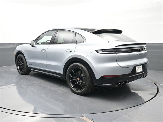 2025 Porsche Cayenne GTS photo 3