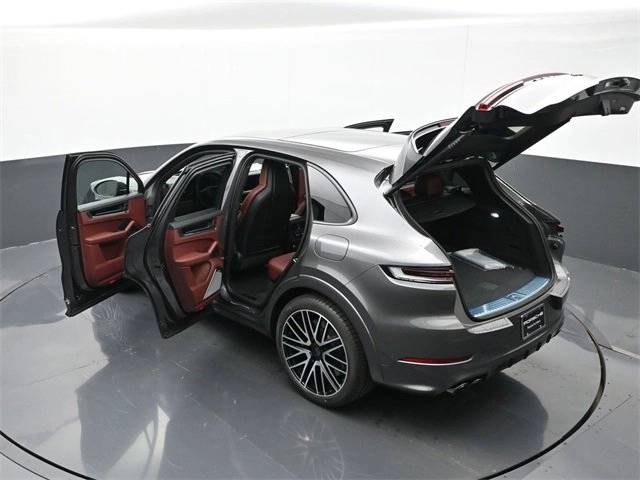 2025 Porsche Cayenne Turbo E-Hybrid - Photo 13