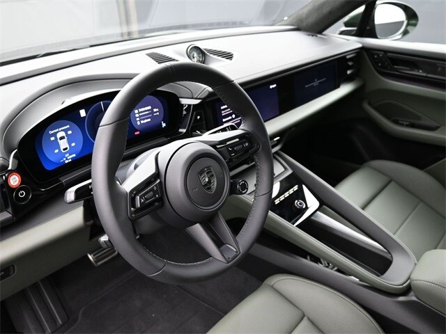 2025 Porsche Macan Electric Turbo photo 4