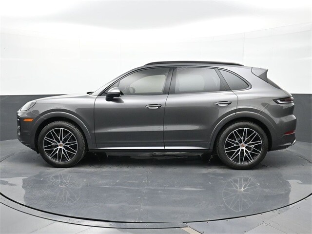2025 Porsche Cayenne photo 2
