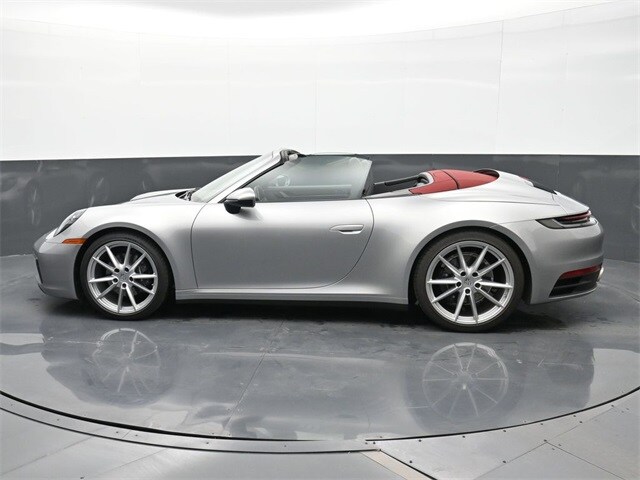 2020 Porsche 911 Cabriolet photo 2