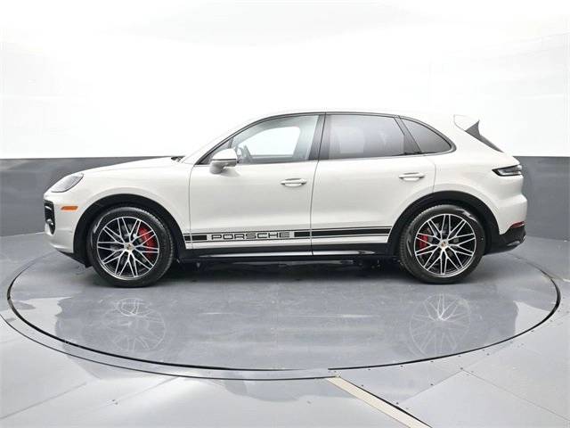 2026 Porsche Cayenne GTS photo 2