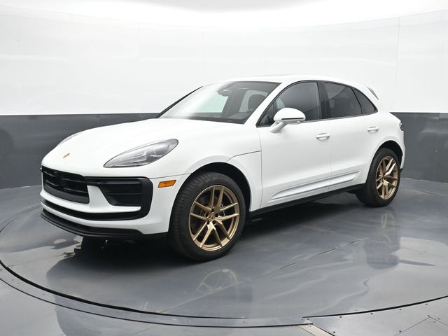 2025 Porsche Macan -'s photo