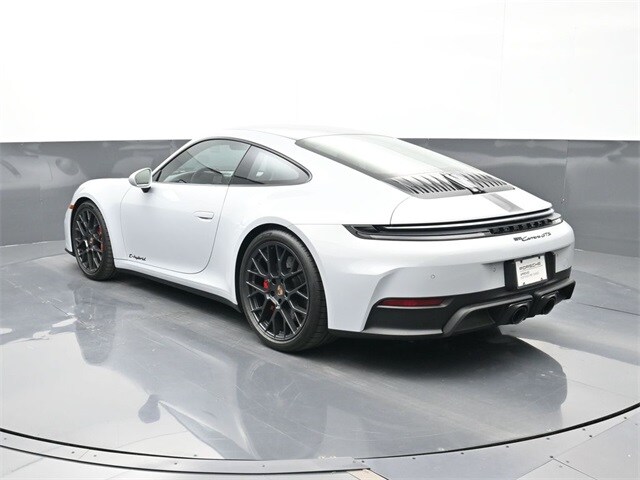2026 Porsche 911 GTS photo 3