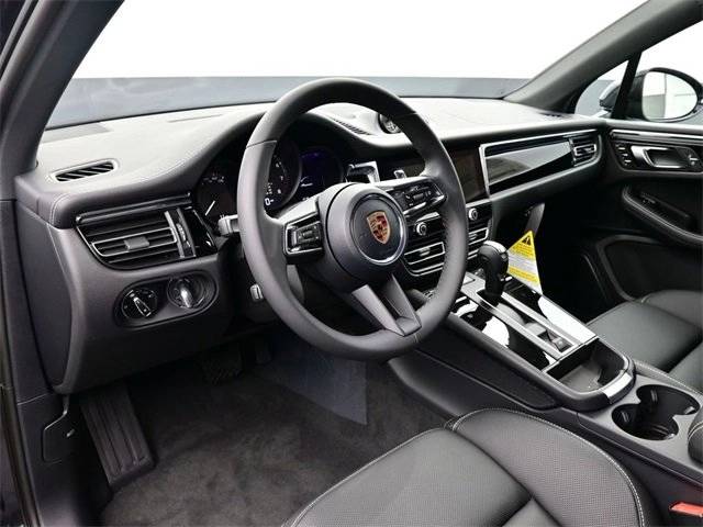 2026 Porsche Macan T photo 4