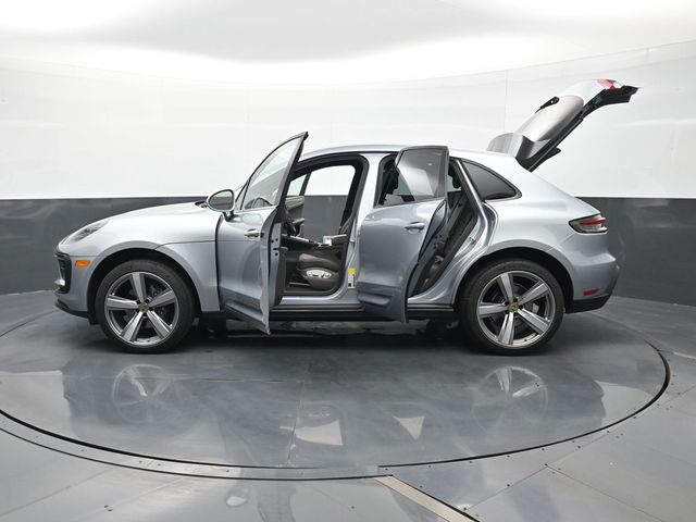 2025 Porsche Macan Base - Photo 30