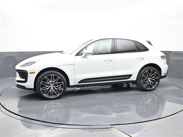 2026 Porsche Macan T photo 3