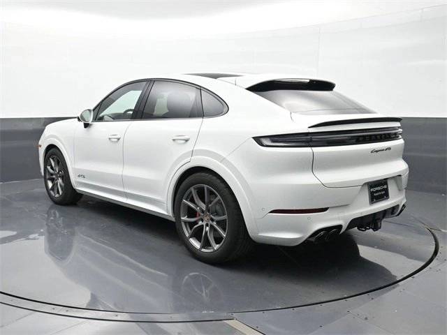 2025 Porsche Cayenne Coupe GTS photo 3