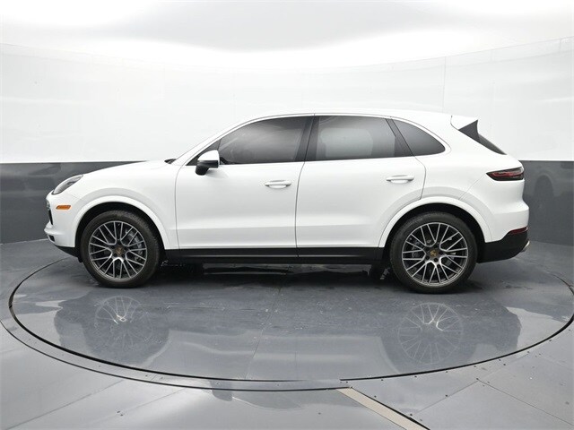 2021 Porsche Cayenne Base photo 2