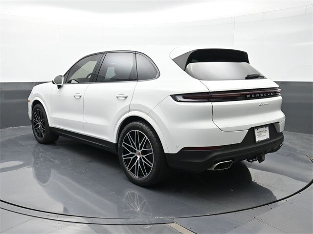 2025 Porsche Cayenne photo 3