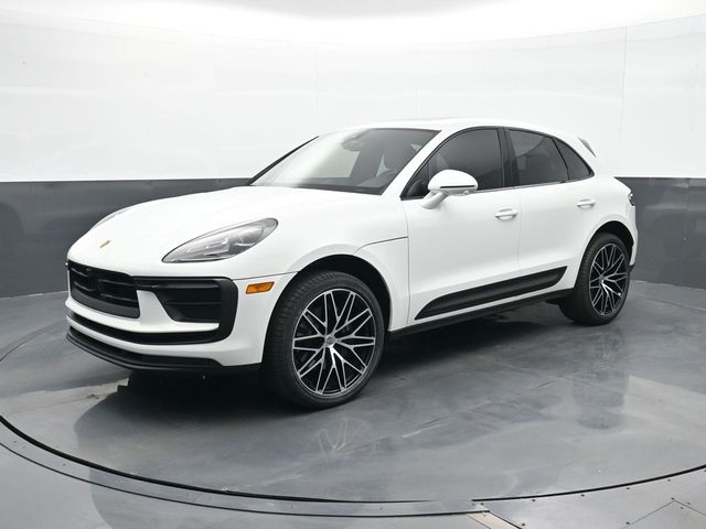 2025 Porsche Macan's photo