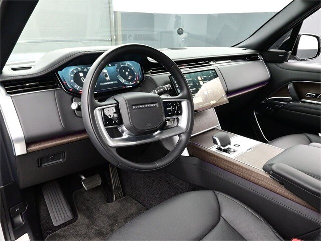 2025 Land Rover Range Rover SE photo 4