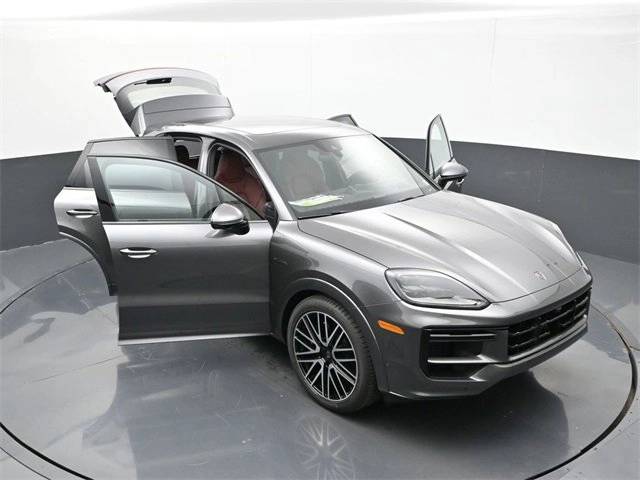 2025 Porsche Cayenne Turbo E-Hybrid - Photo 16