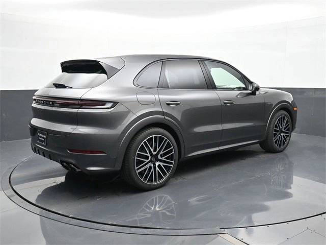 2025 Porsche Cayenne Turbo E-Hybrid - Photo 8
