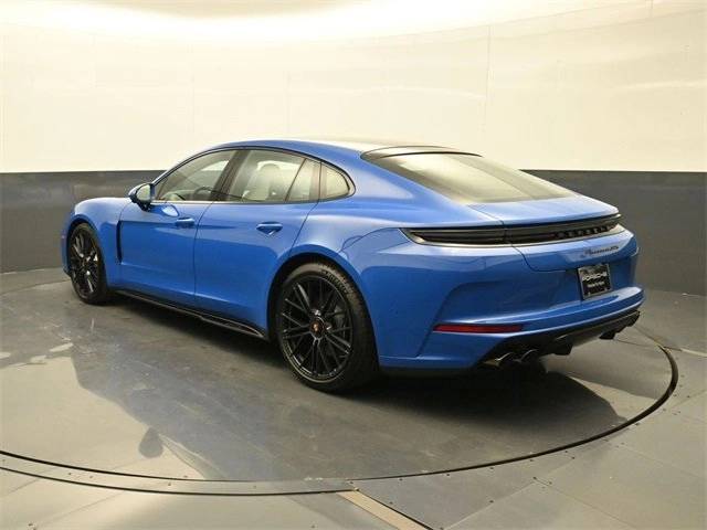 2025 Porsche Panamera GTS photo 3