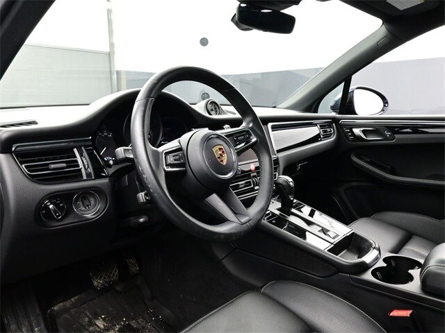 2023 Porsche Macan T photo 4