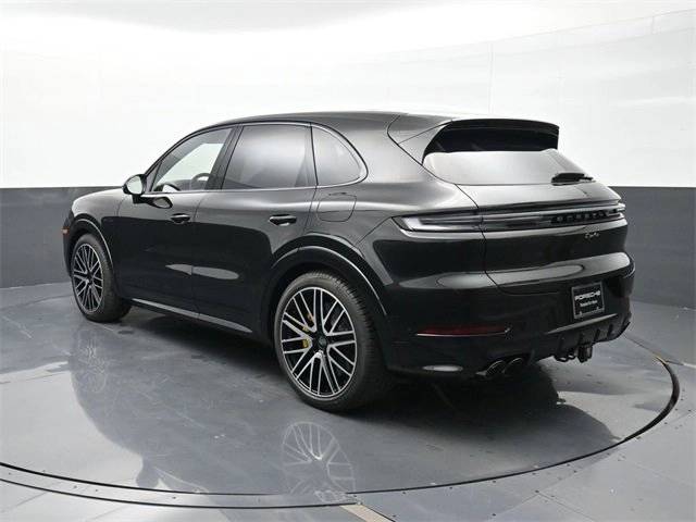 2026 Porsche Cayenne E-Hybrid photo 3