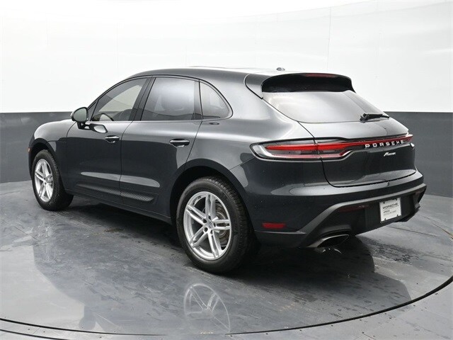 2025 Porsche Macan T photo 3