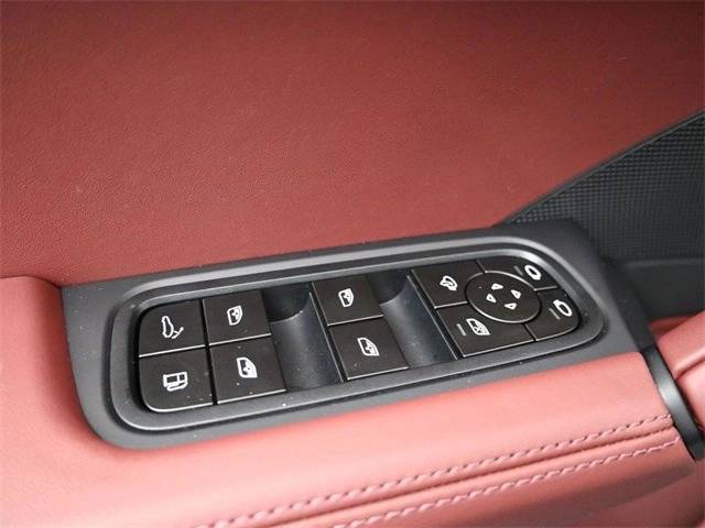 2025 Porsche Cayenne Turbo E-Hybrid - Photo 29