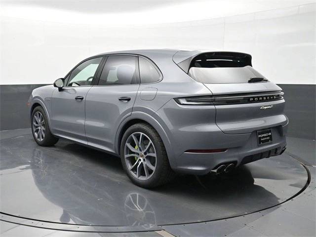 2025 Porsche Cayenne E-Hybrid S photo 3
