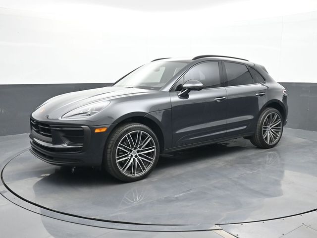 2025 Porsche Macan's photo