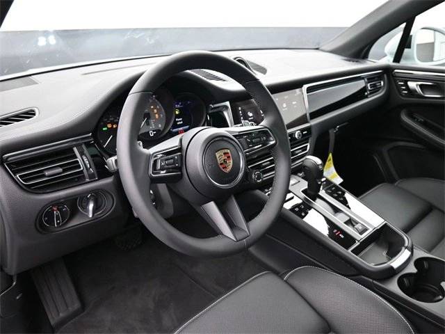 2025 Porsche Macan S photo 4