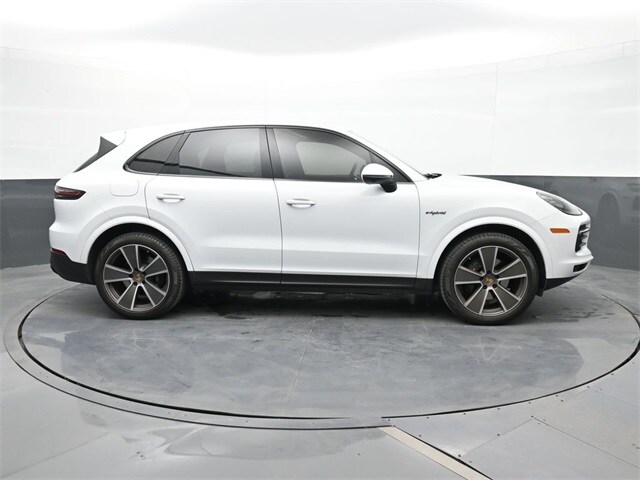 2023 Porsche Cayenne E-Hybrid Platinum Edition photo 2