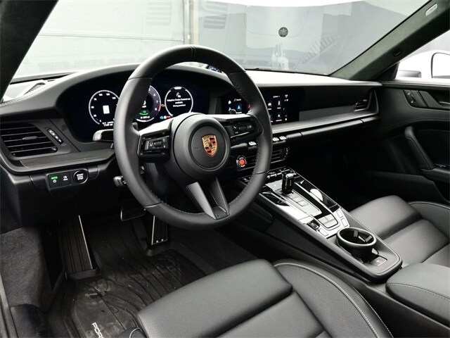 2025 Porsche 911 GTS photo 4