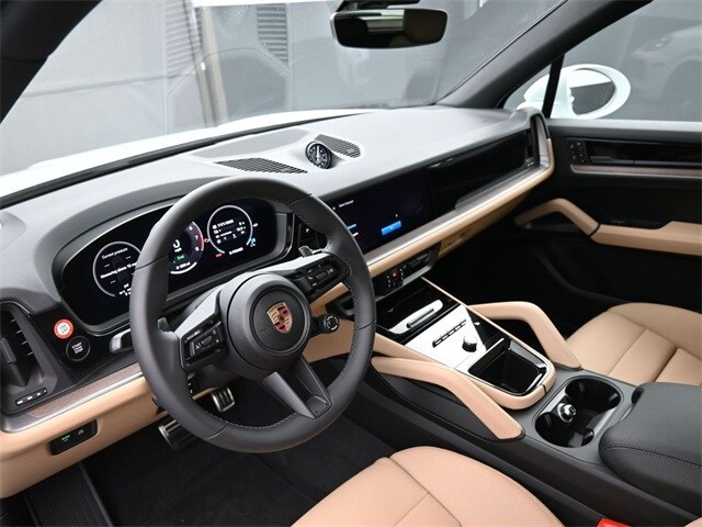 2025 Porsche Cayenne E-Hybrid S photo 4