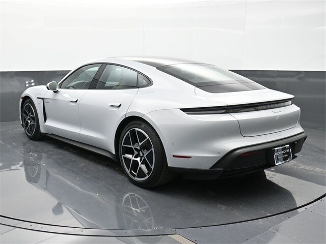2025 Porsche Taycan 4S photo 3