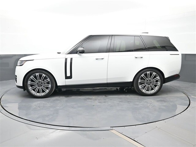 2025 Land Rover Range Rover SE photo 2