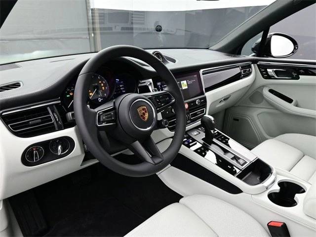 2026 Porsche Macan S photo 4