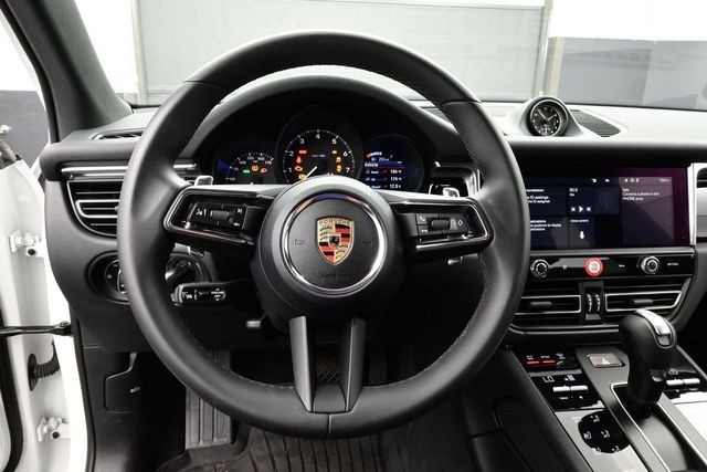 2025 Porsche Macan Base - Photo 8